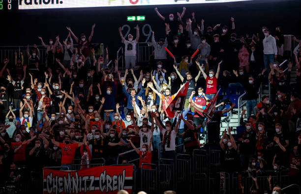 球迷们仍沉 球迷们仍沉