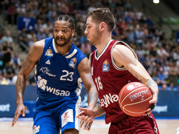 队在关键时 队在关键时